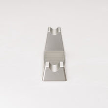 Henson Razor Stand