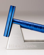 Henson Razor Stand