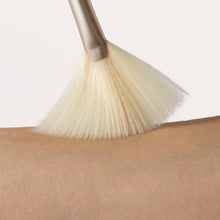 Jane Iredale Pro Series White Fan Brush